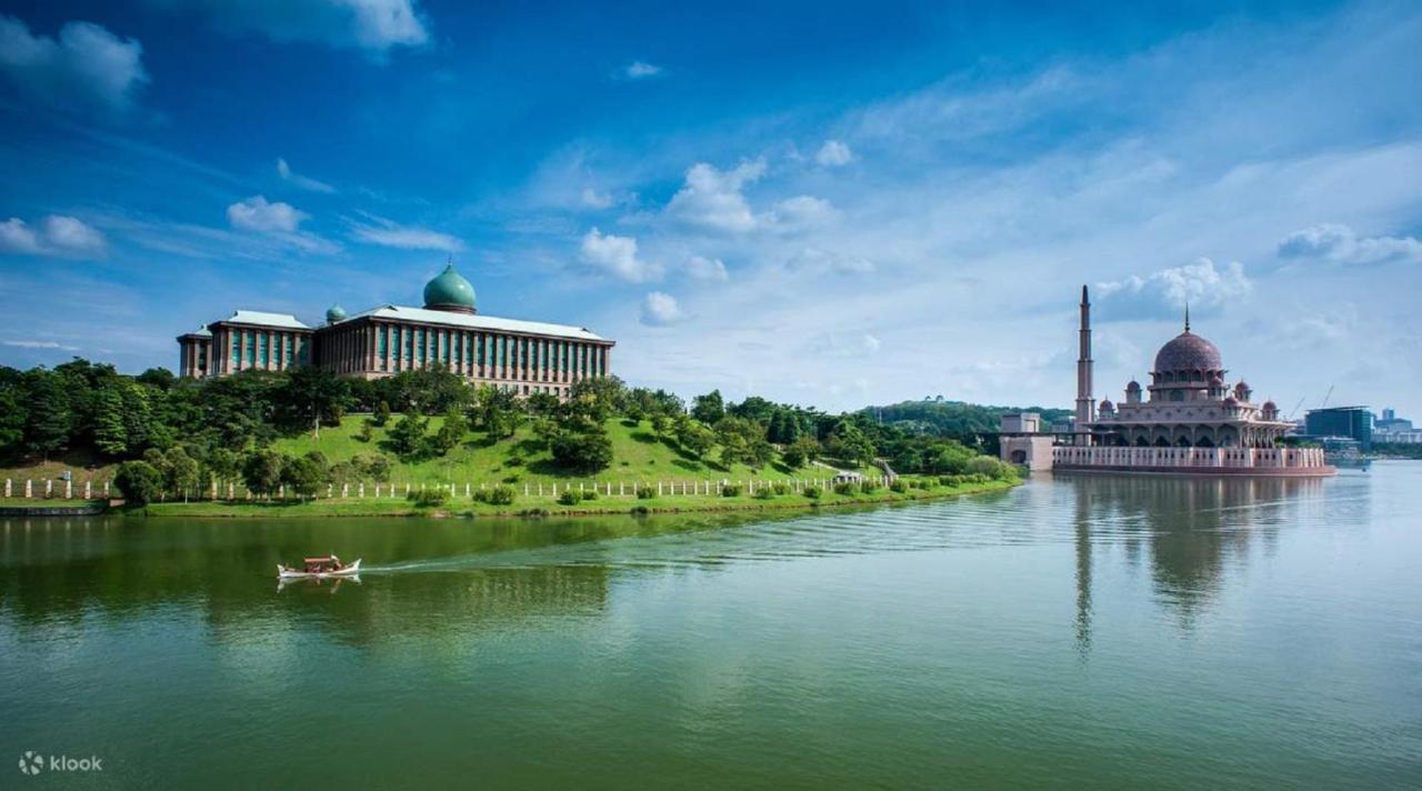Putrajaya Dwiputra 6 Plus 1 Pax Blissful Fully Air-Con Suite Exterior photo